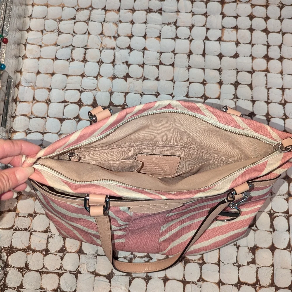 EUC Coach pink Zebra tote with her tags